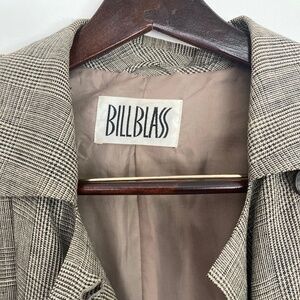 Gorgeous Bill Blass vintage linen trench coat for the spring and summer